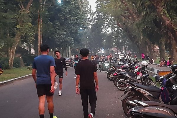 Kawasan Universitas Jember Jadi Area Jogging Favorit, Mahasiswa Soroti Kedisiplinan Jogger dan Potensi Bahaya
