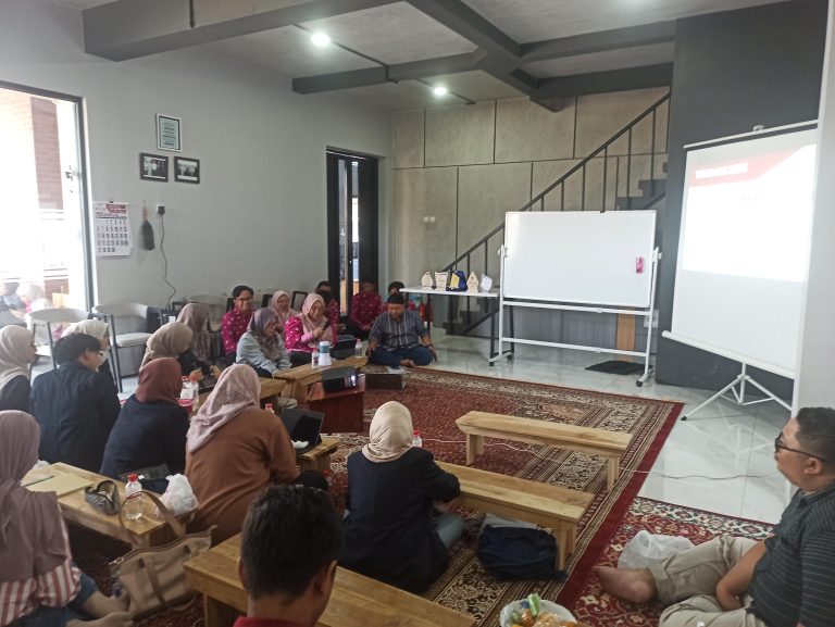 Company Visit ke Mak Enak, Mahasiswa Magister Manajemen UNEJ Terapkan Strategi Bersaing Berkelanjutan
